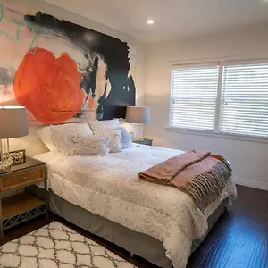 Charming Duplex In Sherman Oaks Los Angeles